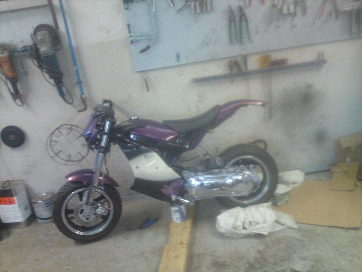 Suzuki street magic solgt - nyt ophæng til motoren så fjederen ikke sider som normalt billede 17