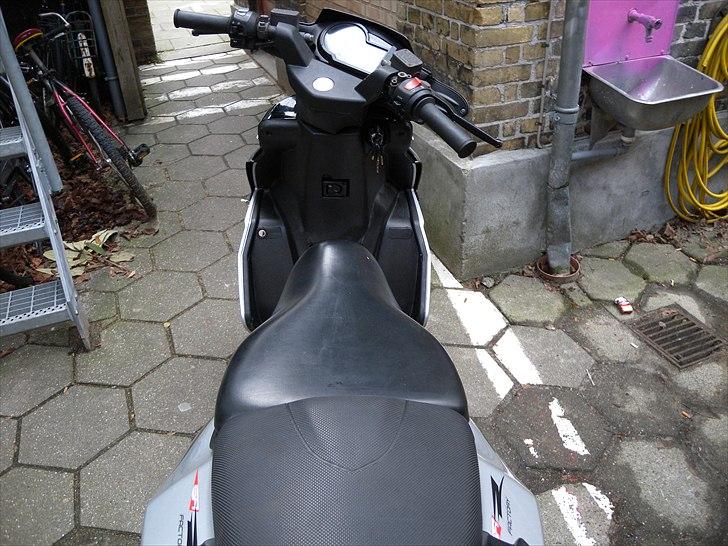 Aprilia sr 50 factory billede 4