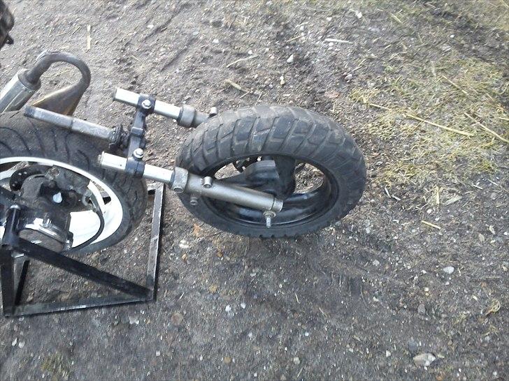 Aprilia fz/sr 50 LC solgt - den gaffel der skal på ;D billede 8