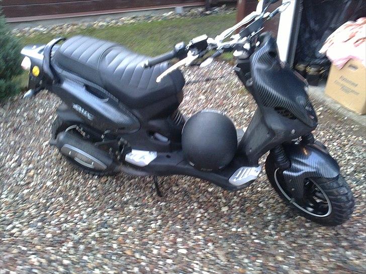 PGO Pmx Naked billede 3