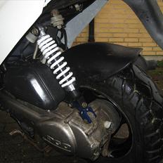 PGO Hot 50, sort/hvid "SOLGT"