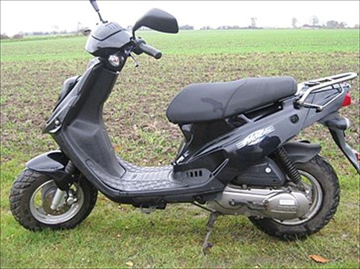 PGO Hot 50    FØR :D - Sådan så den ud da jeg fik den (:  billede 2