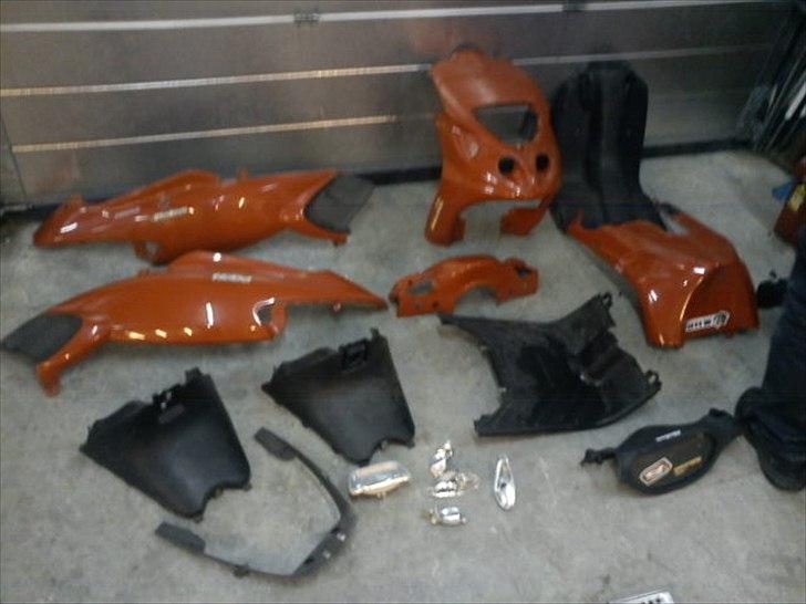 Piaggio Nrg Mc3 - Autolakeret Blank FerrariRød Skjolde ( med perlemor. ) Tilslag ! billede 13