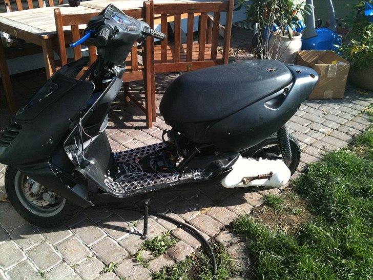 Aprilia Sonic Guld - Solgt - Samlet og køreklar, inden den blev malet om og fin indstillet i vario og kobling. billede 4