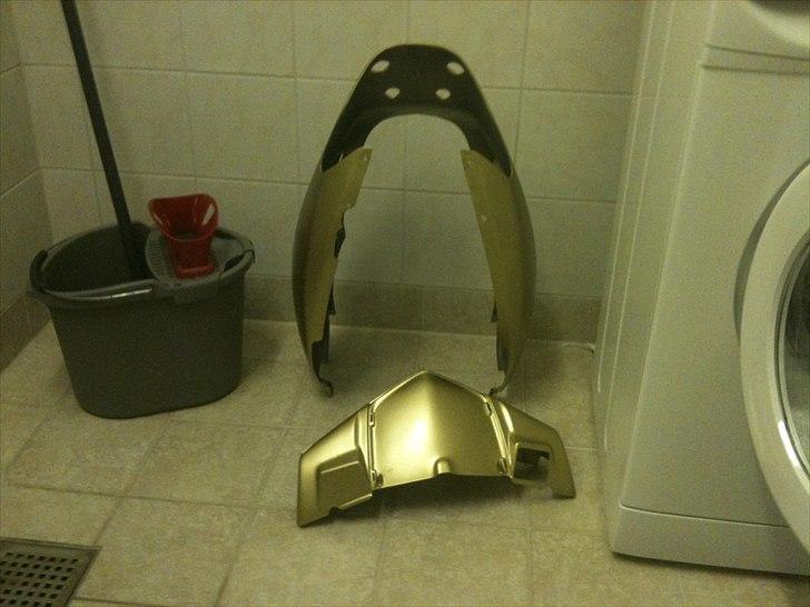 Aprilia Sonic Guld - Solgt - Malet færdig, står og hærder færdigt. billede 6