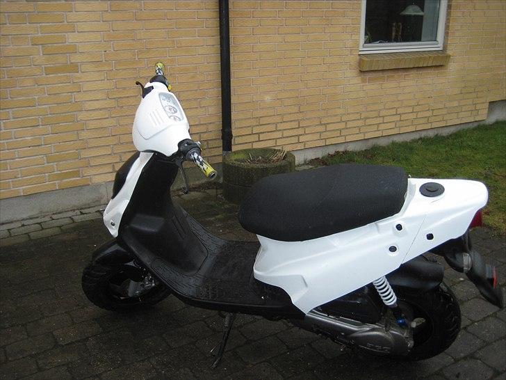 PGO Hot 50, sort/hvid "SOLGT" billede 1