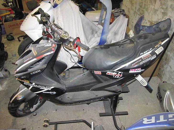 Yamaha Aerox (Piraten) - Da den ventede på ny blok.. Stod der i lang tid kan man nok se :P  billede 15