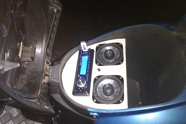 Yamaha neos *solgt* - spiller mega godt, det er også blaupunkthøjtalere  billede 7