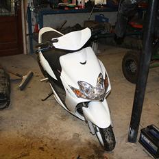 Yamaha Jog R White Bitch SD