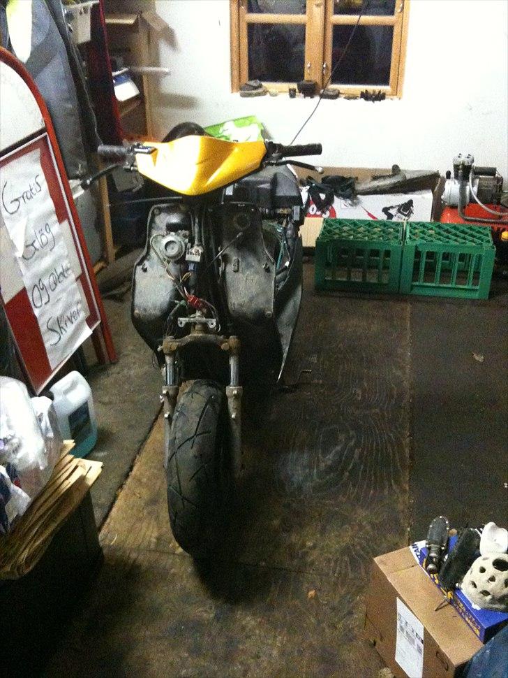 Yamaha Jog R - I garagen før den bliver færdig billede 6
