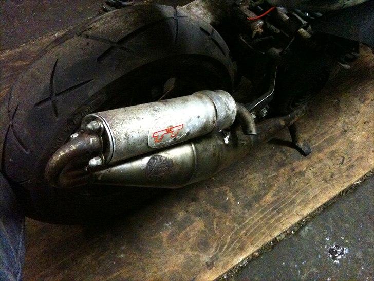 Yamaha Jog R - Og den nye udstødning som allerede er blevet beskidt billede 8