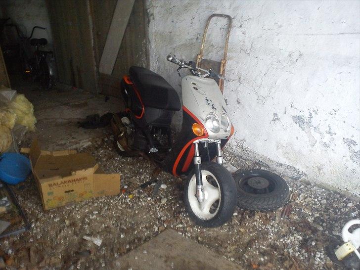 Yamaha neos - håber på at jeg får malet frontskjoldet billede 1