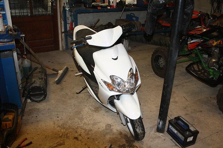 Yamaha Jog R White Bitch SD billede 2