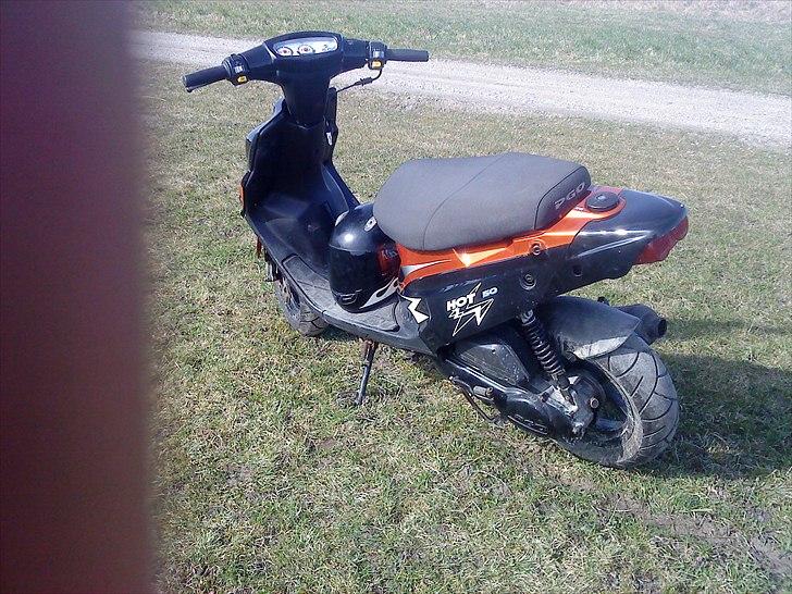 PGO hot 50 sort/orange  SOLGT billede 1