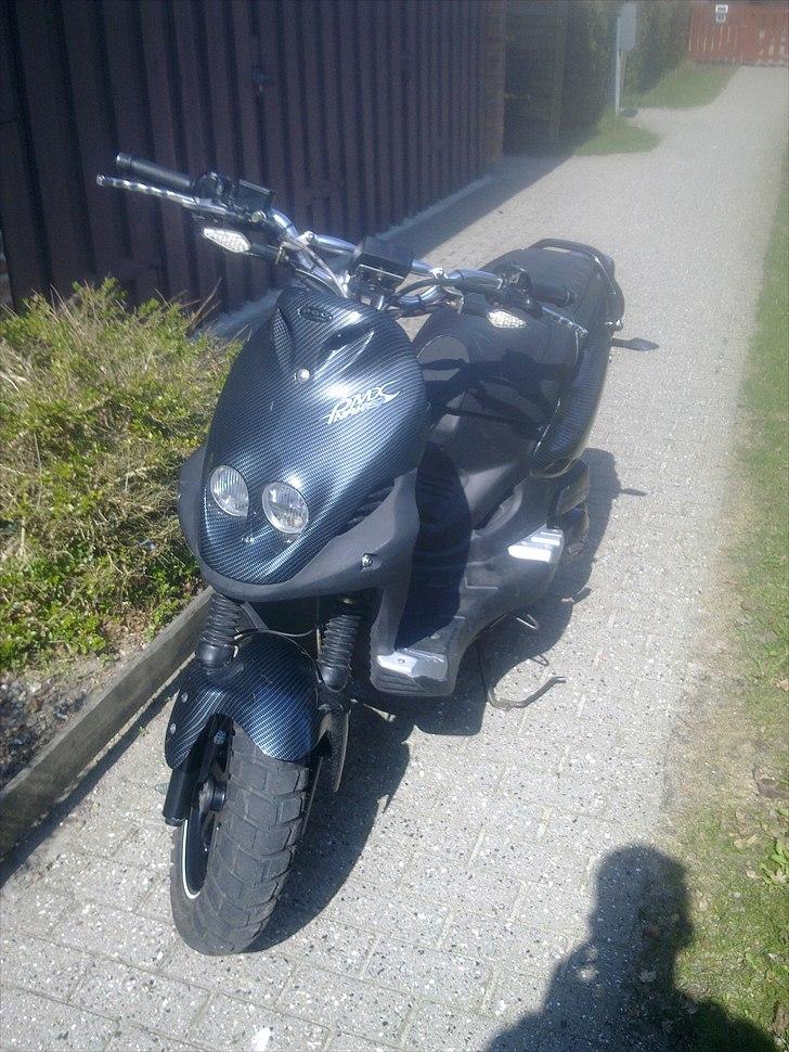 PGO Pmx Naked Carbon billede 1