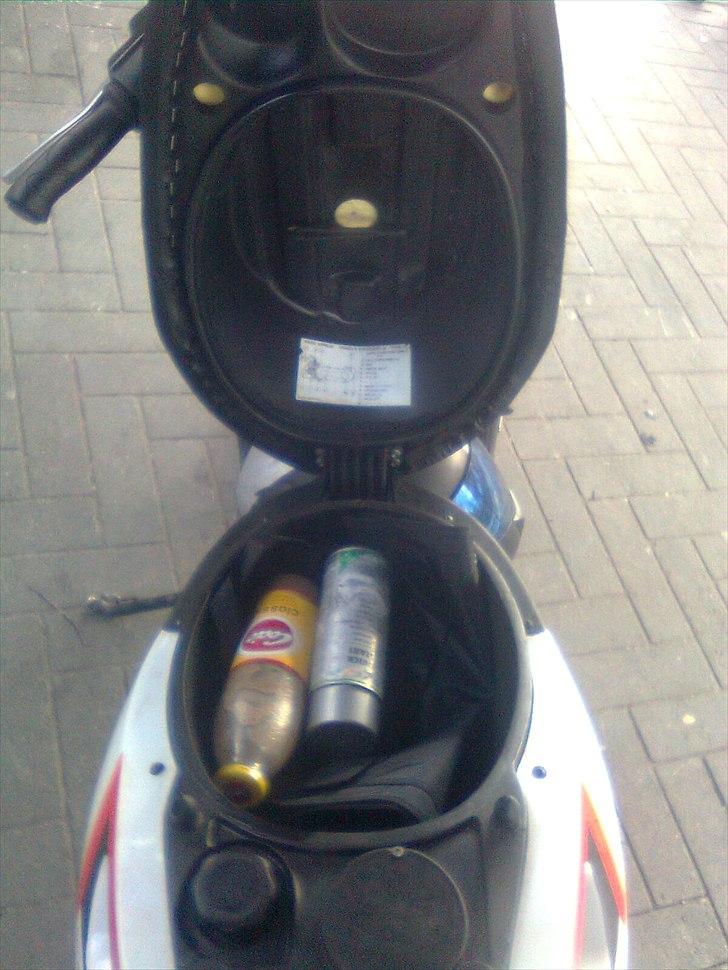 Aprilia sonic AC solgt - cocio og start hjælp er altid en rar ting og have med ;P  billede 14