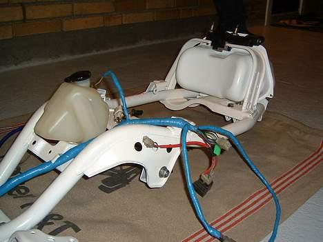 Yamaha Jog FS ( Solgt ) - Stel, olietank og benzintank.. lækkert..!! billede 3