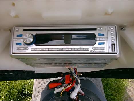 PGO Comet - "SOLGT" - Dette er mit anlæg til scooter Har 4*50w og usb og mp3 og cd indgang Har blåt lys i om aftene!  billede 16