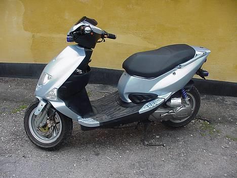 PGO Dr.Big (Solgt) - Perlemor blå, med lidt grønt skær billede 1