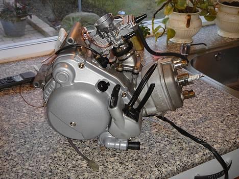 Aprilia Rs 50  (Solgt) - Den dejlige motor med 24 mikuni fladspjæls kab og bidalot cylinder på.. :) billede 4