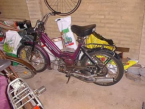 Puch VZ50 - Spritmakkeren :) - Den har jeg tit kørt ned i byen på... og hjem igen... :) en RIGTIG sniger-knallert :D billede 6