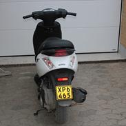 Piaggio new zip