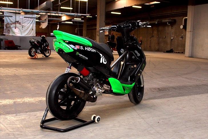 Yamaha Jog R LC  | | RRT | | #10 - Troels Jog RR i baggrunden, de klæder sku hinanden :) billede 3