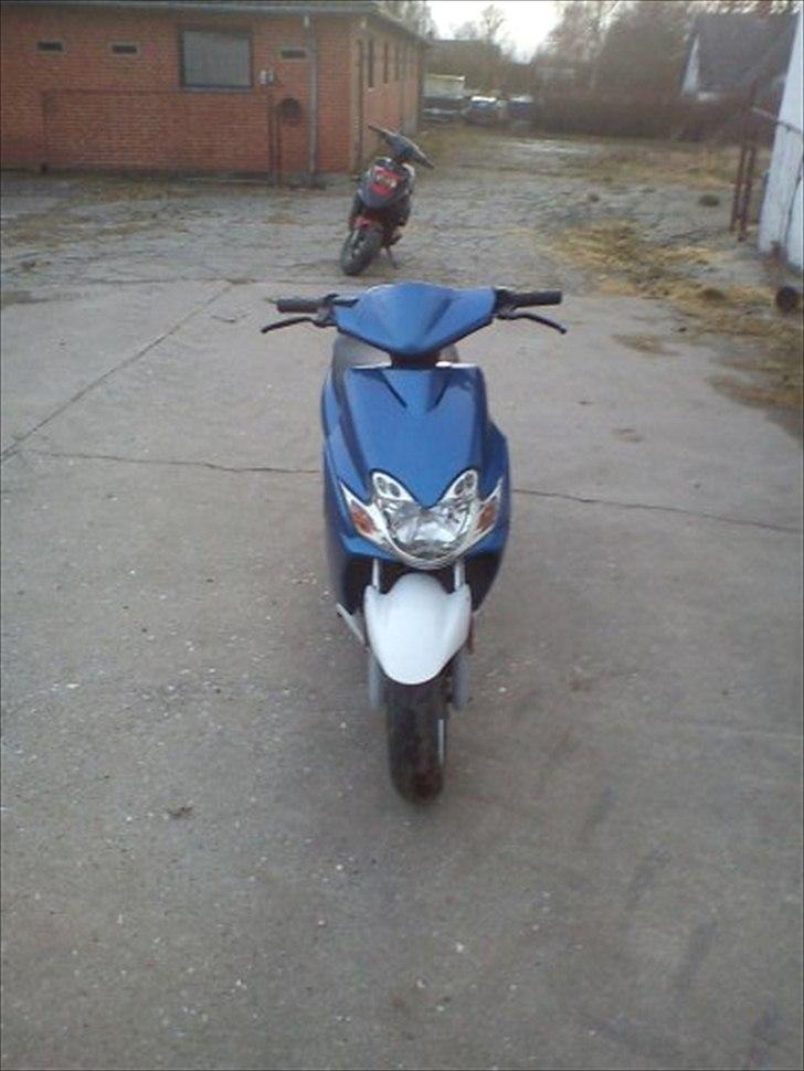 Yamaha jog r byttet til en hot billede 1