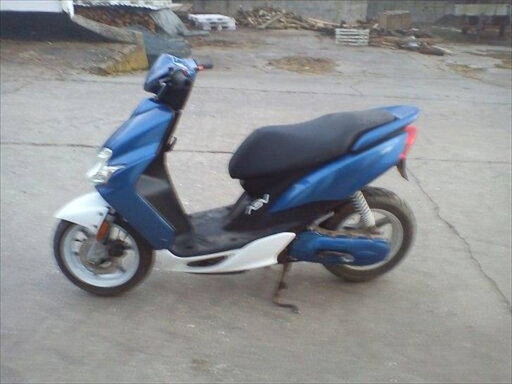 Yamaha jog r byttet til en hot billede 3