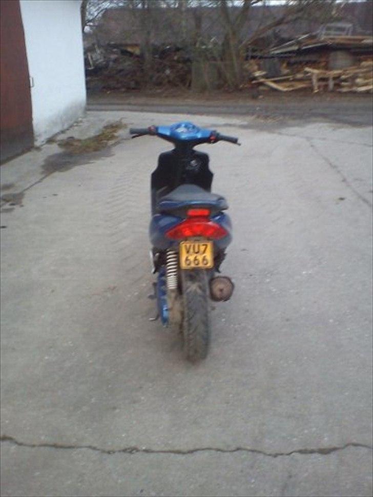 Yamaha jog r byttet til en hot billede 4