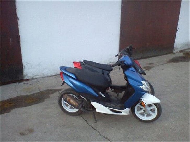 Yamaha jog r byttet til en hot billede 9