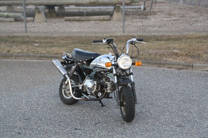 Skyteam monkey billede 2