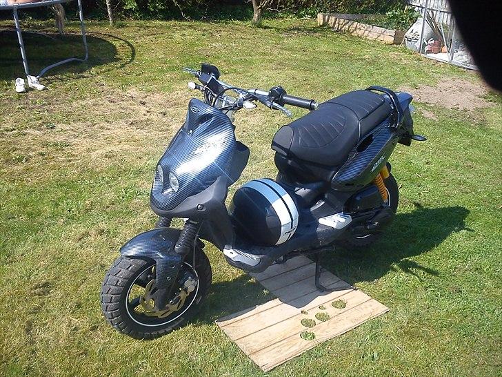 PGO PMX Naked Carbon billede 1