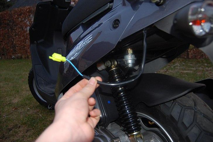 PGO Hot 50 - Hvis nogen ved hvad det her er må i gerne skive, den anden end er under sædeboksen? billede 9