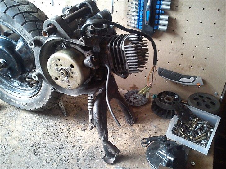 Yamaha Jog AS Metalgul (SOLGT) billede 8