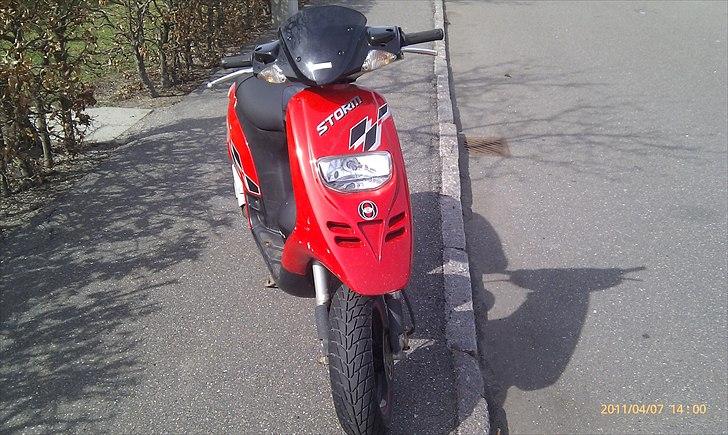 Gilera storm - Totalt skadet, sælges i dele!!! fra d.2/7- - 7-4-2011 billede 4