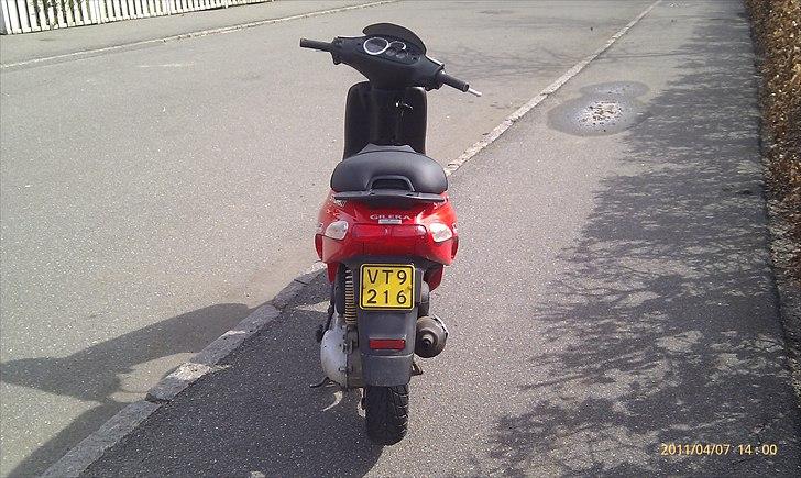 Gilera storm - Totalt skadet, sælges i dele!!! fra d.2/7- - 7-4-2011 billede 7