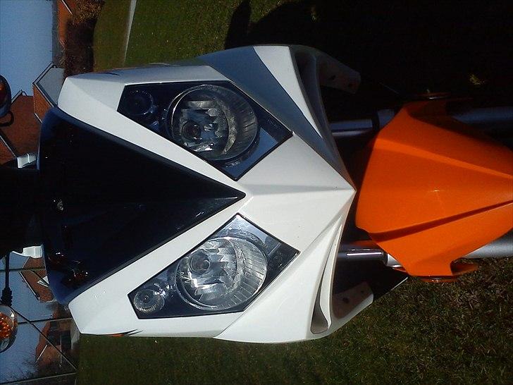 Exactly 50 solgt billede 12