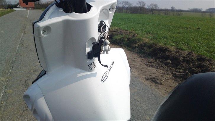 Yamaha Slider Boy' SOLGT 8300,-  - Ved godt at det sidder fast med strips, men er ved og anskaffe mig nogle beslag :) billede 19