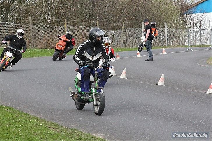 Yamaha Jog S6R - En tur på banen til træf 7000 2011 stadig under indstilling :)  billede 14