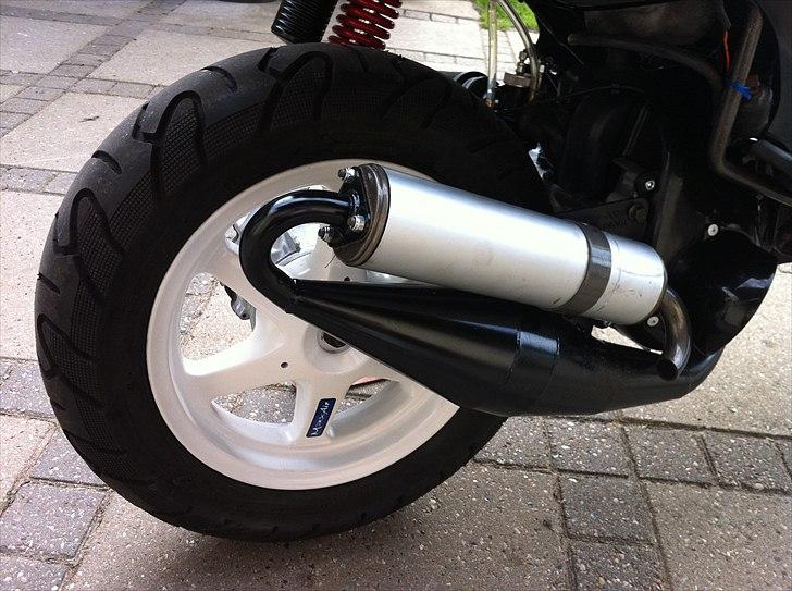 Yamaha BWS NG - Jog R fælge med nye dæk og lille klistermærke på, ser godt ud :) billede 5