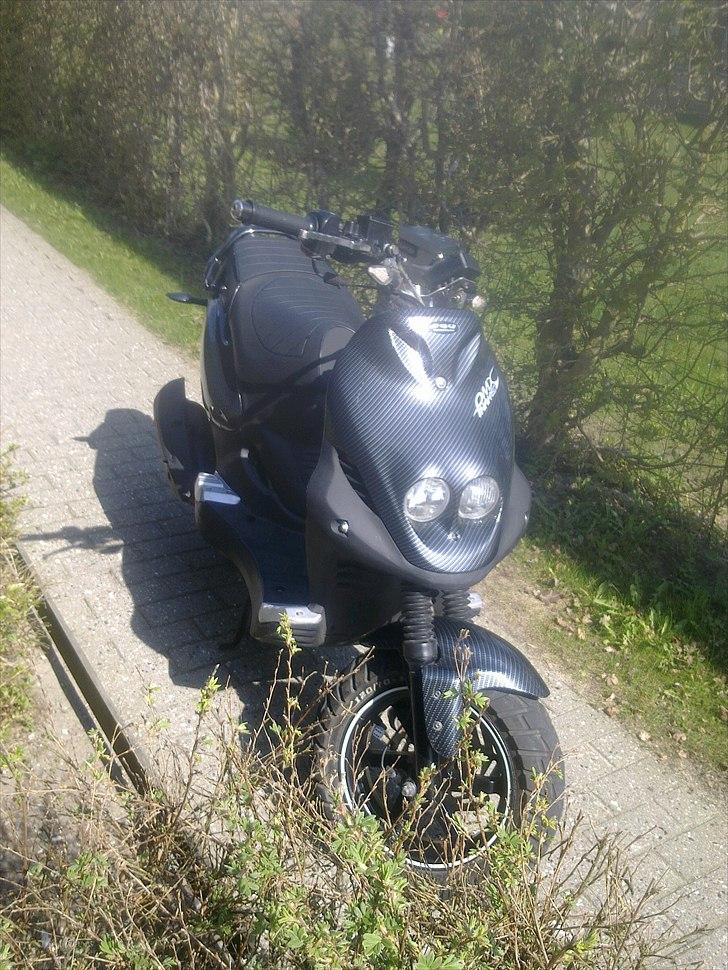 PGO Pmx Naked Carbon billede 2