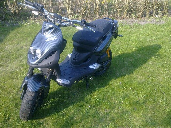 PGO Pmx Naked Carbon billede 3