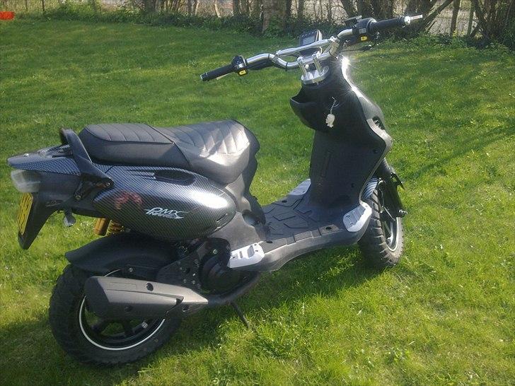 PGO Pmx Naked Carbon billede 5