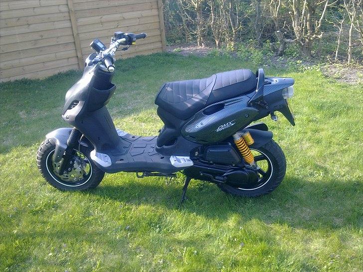 PGO Pmx Naked Carbon billede 16