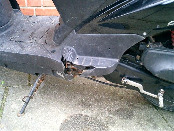 Kymco Agility 50 Sport "Solgt" - skadet fodplade Venstre side billede 6