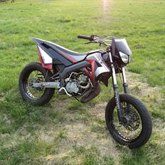 Derbi senda  M smt skjolde