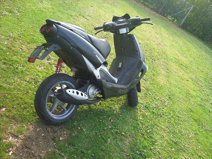 Aprilia Sr50 GP1 SOLGT! billede 3