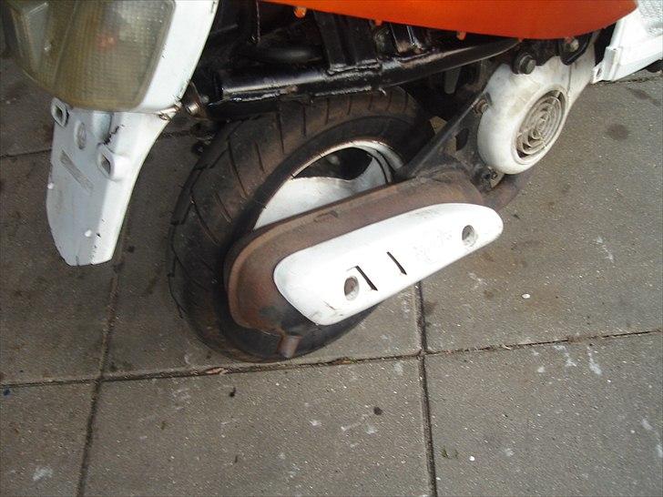 Yamaha Jog FS (byttet til bws) - gammel udstødning som sidder på hvor plumpen er pillet billede 11
