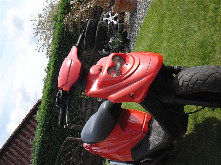 PGO Hot 50. SOLGT. billede 1